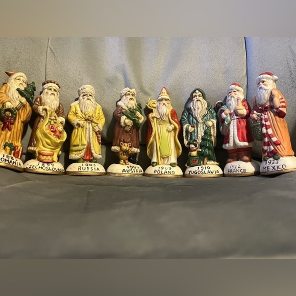 8 Vintage Santa figurines